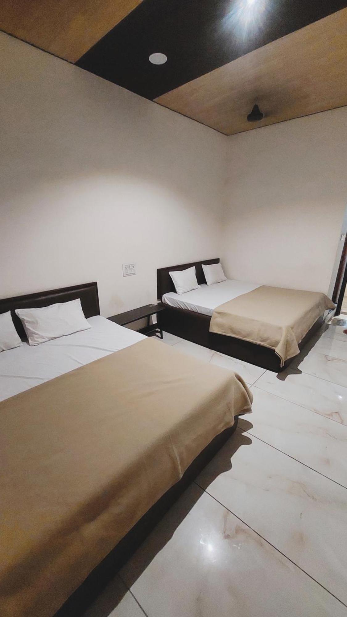 Hotel Prakash Palace Ujjain Bagian luar foto